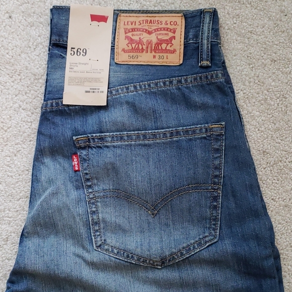 NWT Levi's 569 Blue Denim Jean Shorts - Picture 3 of 4